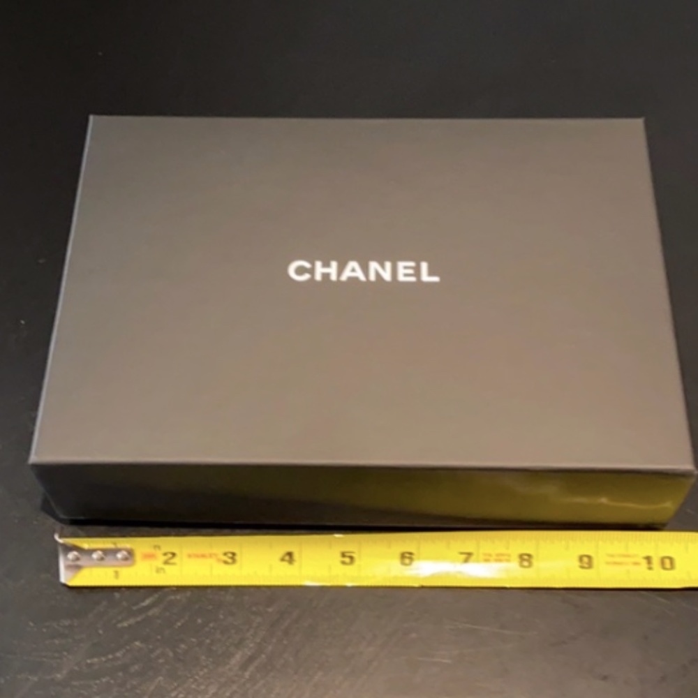 Chanel Gift Black Medium Box - Picture 4 of 6